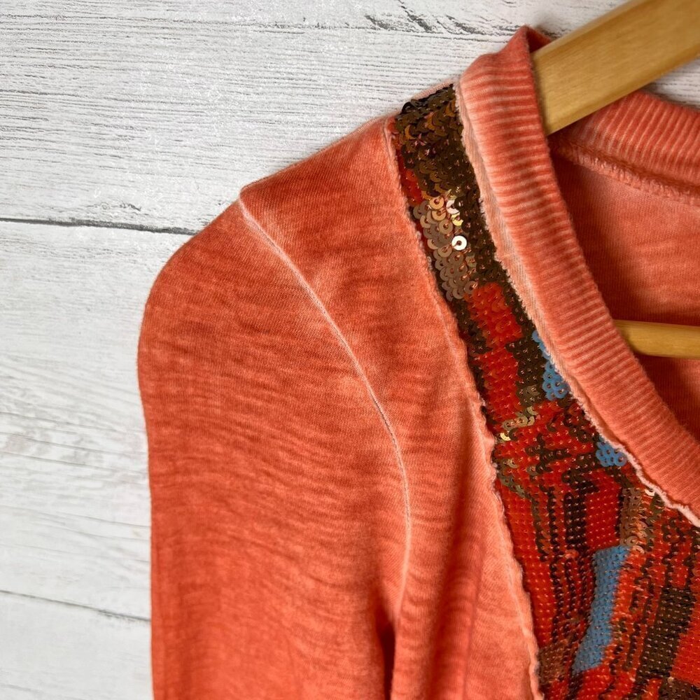 Free People Top Womens SZ XS Coral Tiger Eyes Sequin Long Sleeve Henley Bohemian - Picture 13 of 16